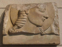 Юноша с диском. Фрагмент надгробной стелы. 575 -550 гг. до н.э. Национальный музей, Афины