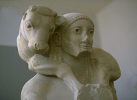Мосхофор (Фрагмент. Середина VI в. до н.э. Афины, Музей Акрополя)