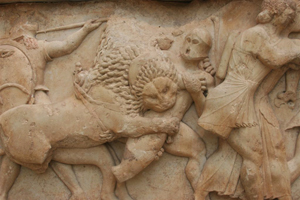 Битва греков с троянцами при участии богов и гигантов. Фрагмент фриза Сокровищницы сифносцев, 525 год до н.э.